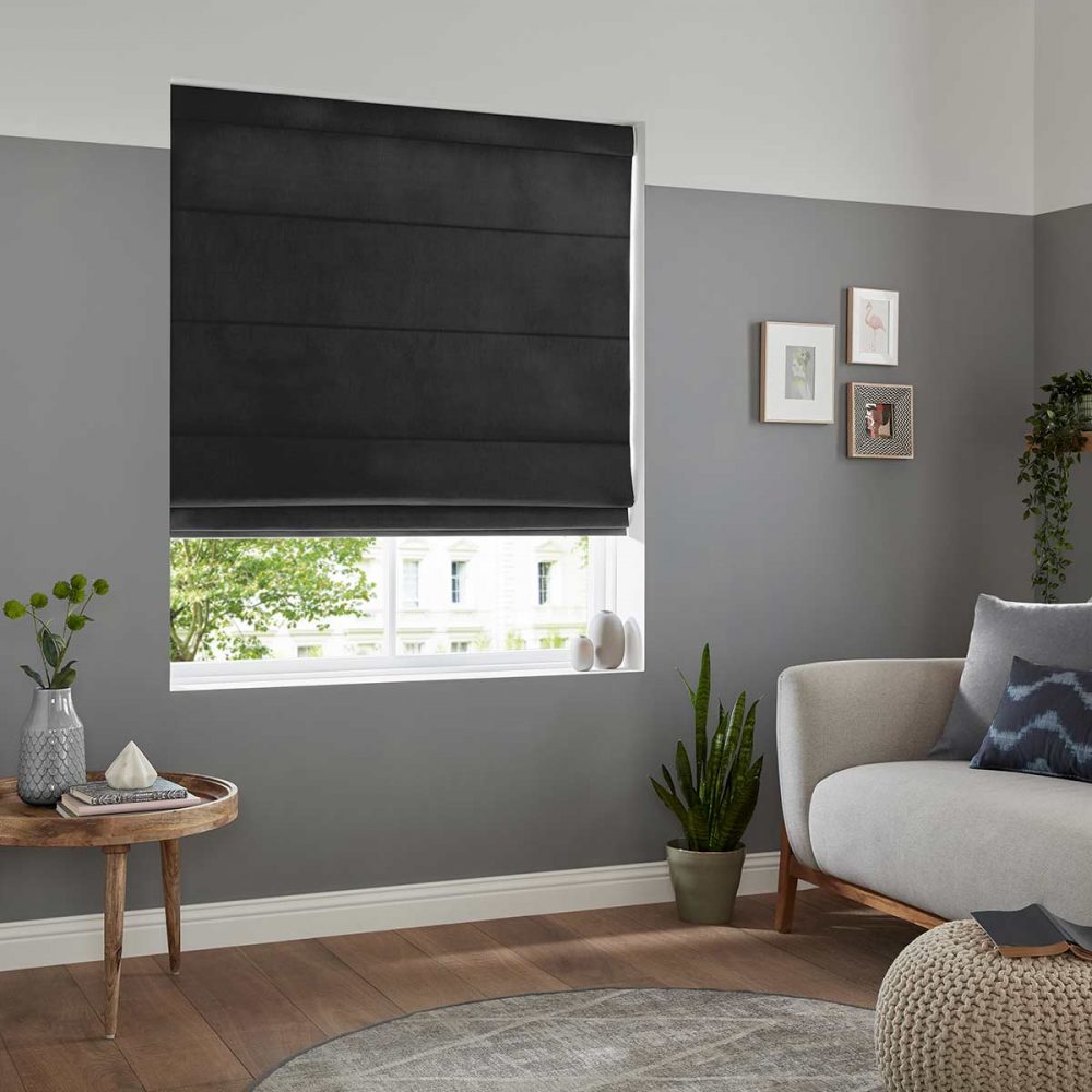 Salem Noir Roman Blind